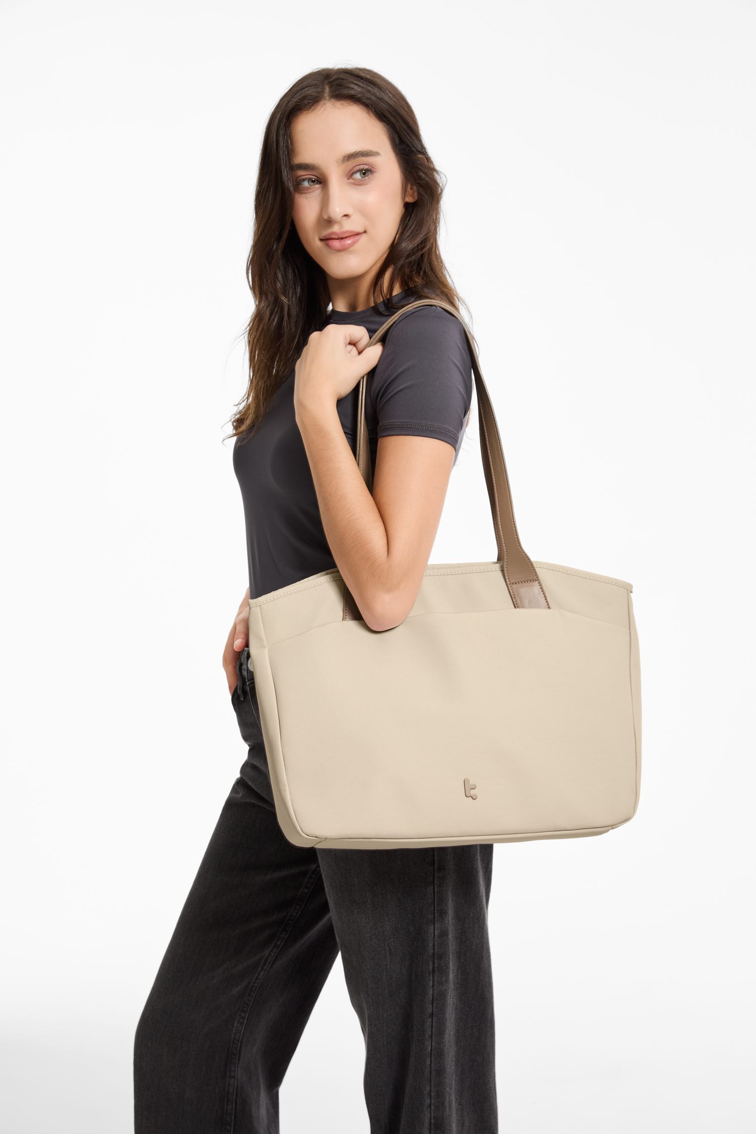 Tomtoc_Versatile_T23_Laptop_Tote_Bag_4DEC24_14