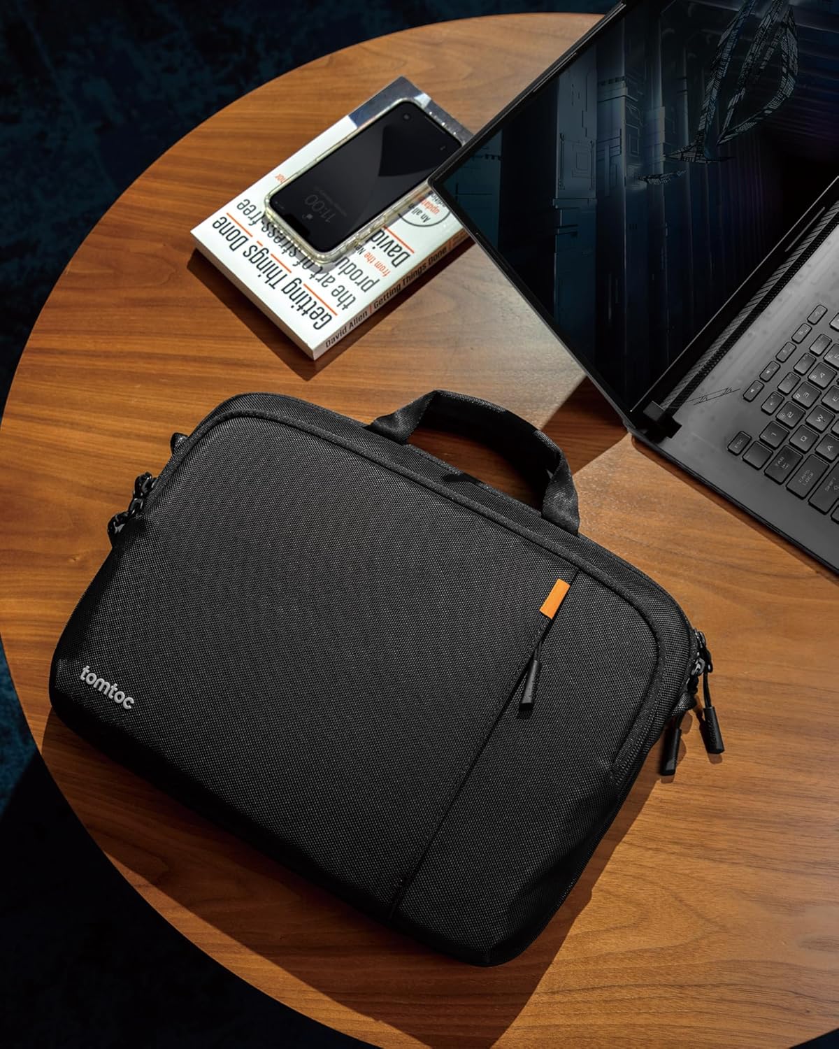 tui-chong-soc-laptop-17-inch-tomtoc-Protective-Shoulder-Water-Repellent-08