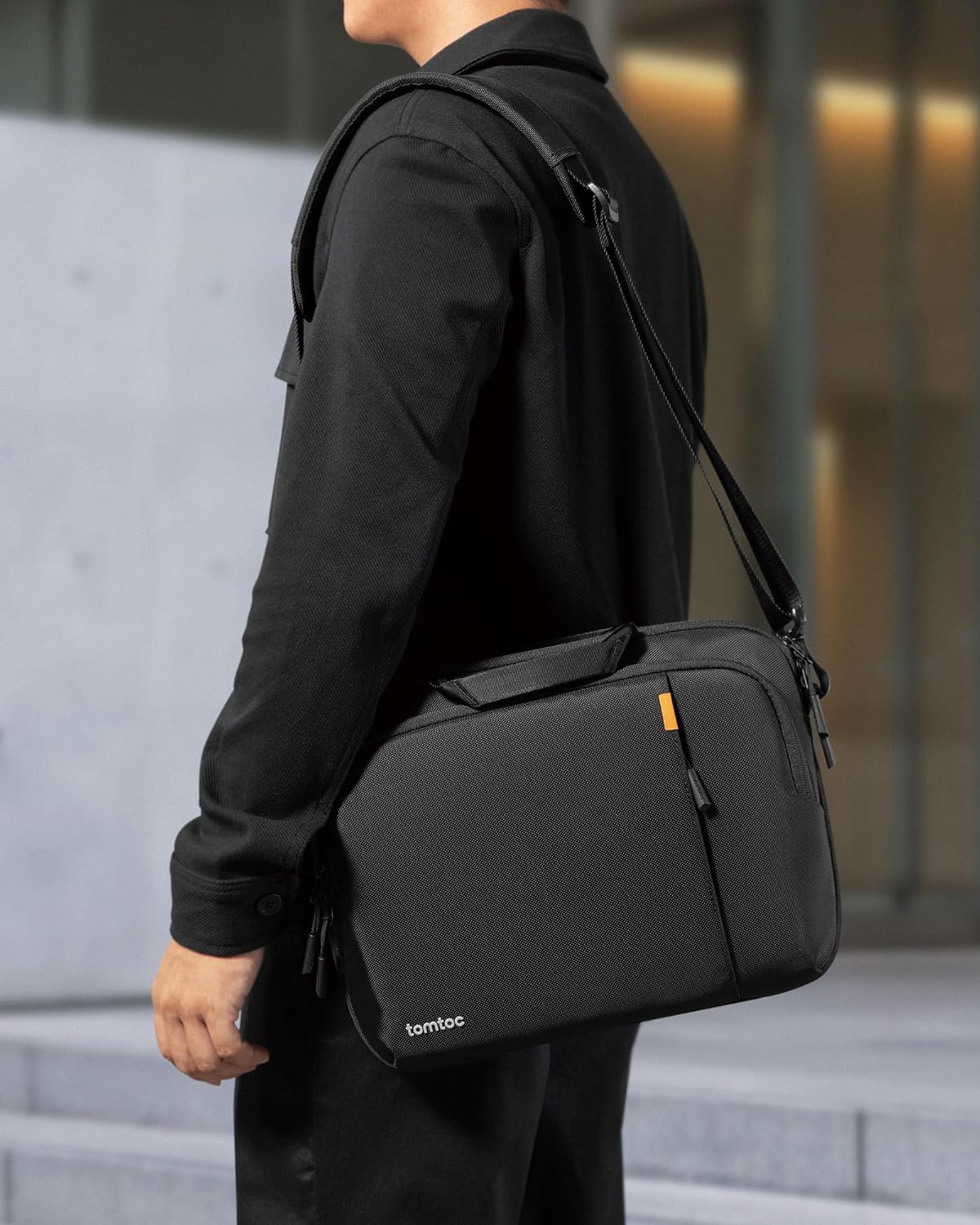 tui-chong-soc-laptop-17-inch-tomtoc-Protective-Shoulder-Water-Repellent-09